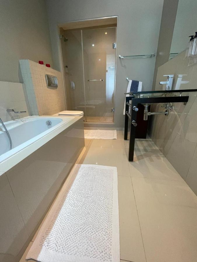 Infinity Self Catering Beachfront 302 Apartment *